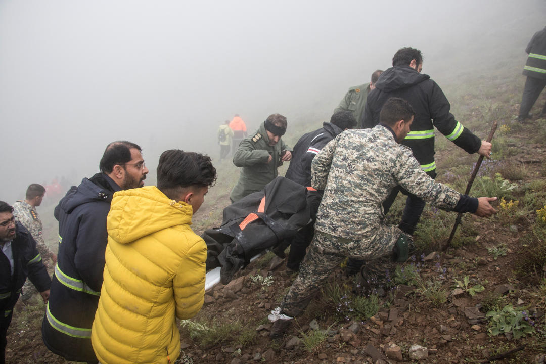 Rescue team carry a body following a crash of a helicopter carrying Iran's President Ebrahim Raisi, in Varzaqan, East Azerbaijan Province, Iran, May 20, 2024.  Stringer/WANA (West Asia News Agency) via REUTERS ATTENTION EDITORS - THIS IMAGE HAS BEEN SUPPLIED BY A THIRD PARTY.
