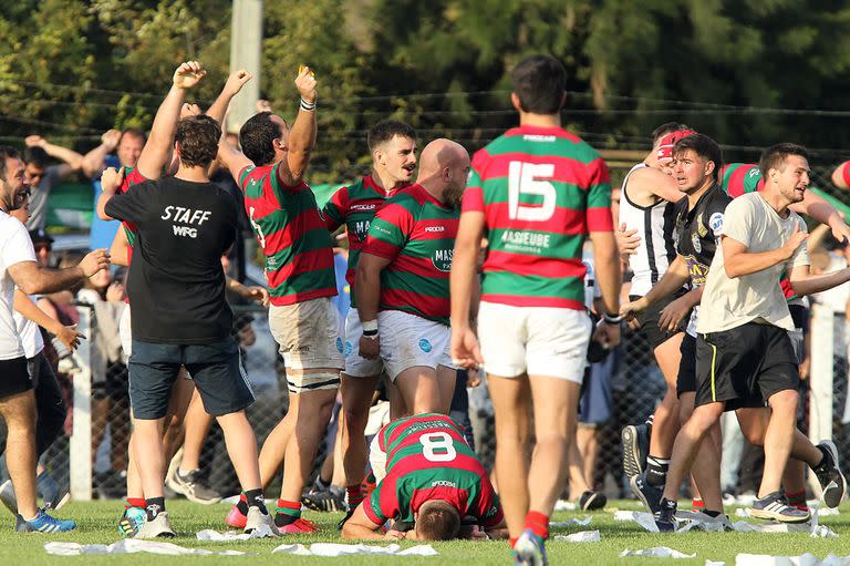 La euforia y la incredulidad se combinan en las reacciones de los rugbiers de CASI: acaban de obtener una victoria inolvidable en la cancha de SIC, por el Top 13 de URBA.