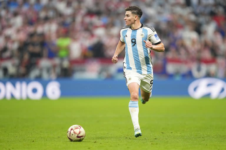 Julián Álvarez durante el partido entre Argentina y Croacia por semifinales de la Copa del Mundo