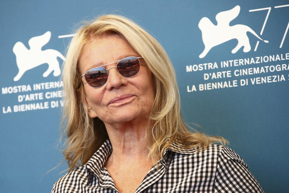 La directora Nicole Garcia posa con motivo de la presentación de su película "Amants" en el Festival de Cine de Venecia, el jueves 3 de septiembre del 2020 en Venecia, Italia. (Foto por Joel C Ryan/Invision/AP)