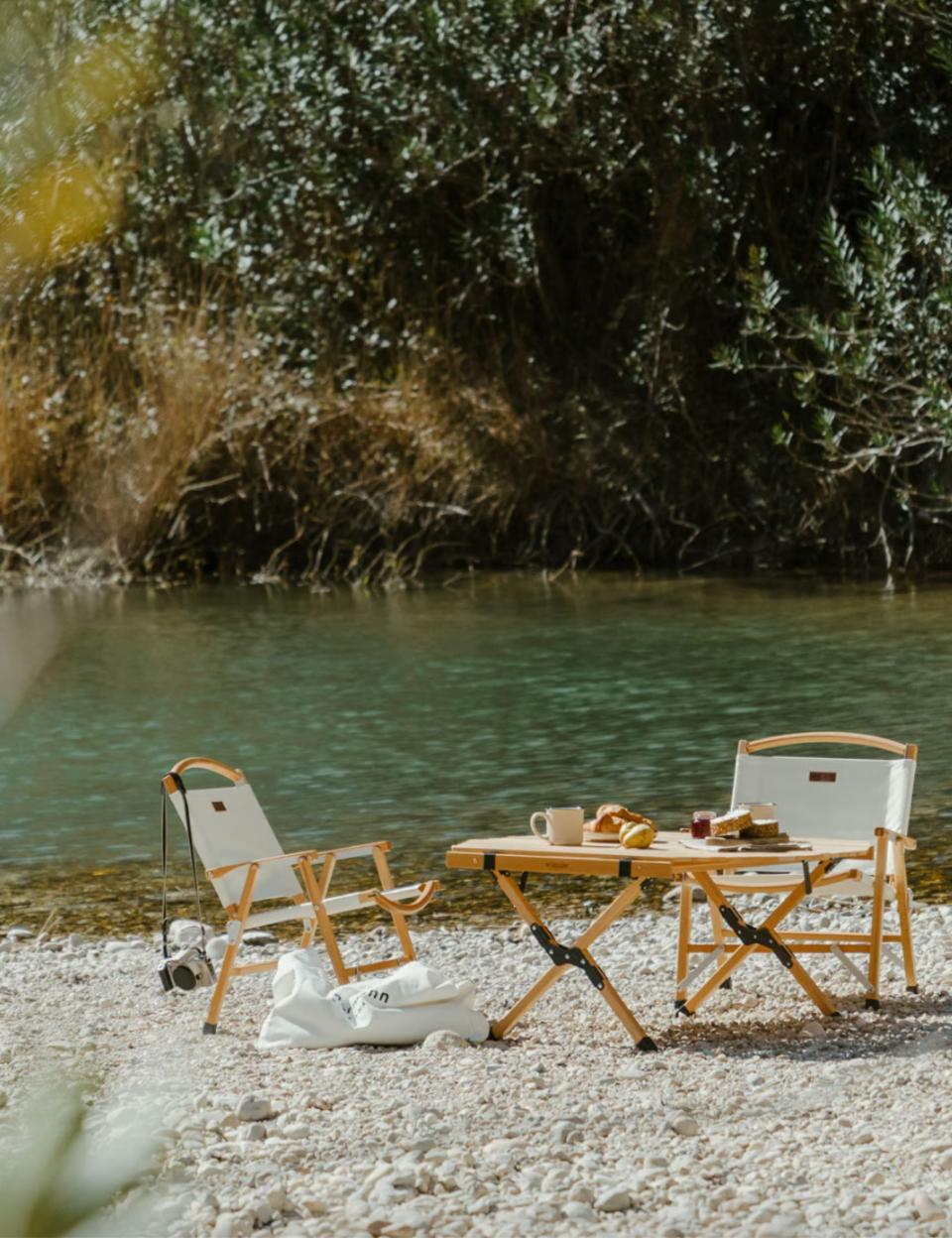 Table de camping pliable en bois Sklum