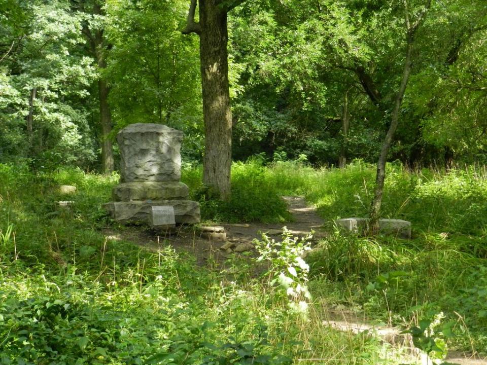 Bachelor's Grove Cemetery, IL