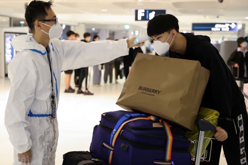 The Wider Image: Chinese students in Australia head home as coronavirus upends study