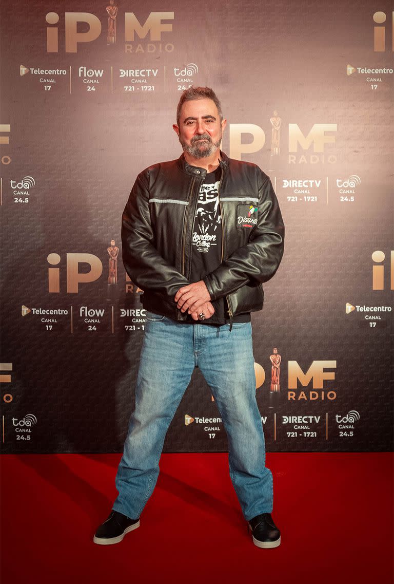 Eduardo De la Puente en la alfombra roja de los premios Martín Fierro a la radio