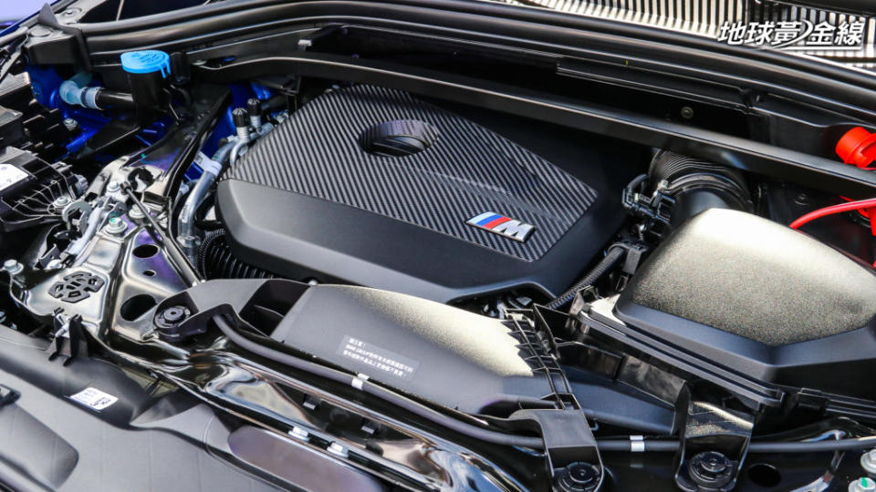 性能設定的X2 M35i xDrive換裝300匹馬力輸出的2.0升直列4缸渦輪增壓引擎。(攝影/ 陳奕宏)