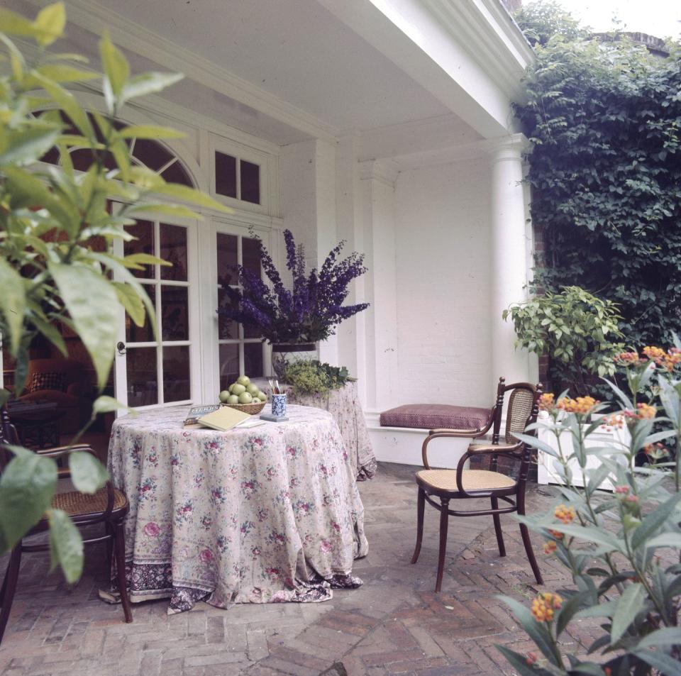 Lee Radziwill's English Country Home Patio