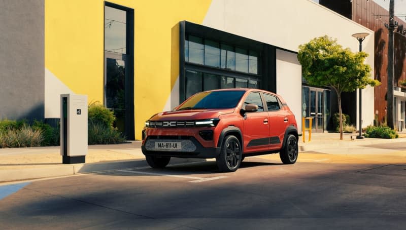 More rugged looking on the outside, more practical on the inside, the new facelifted Dacia Spring largely focusses on updates to the cockpit. Dacia/dpa