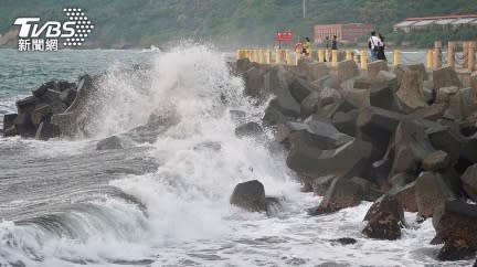 颱風舒力基已經遠離台灣，不過東部沿海地區還是要留意長浪。（圖／TVBS）