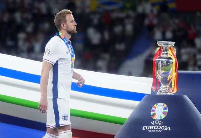 Harry Kane walks past the Henri Delaunay Trophy wearing his Euro 2024 runner-up medal