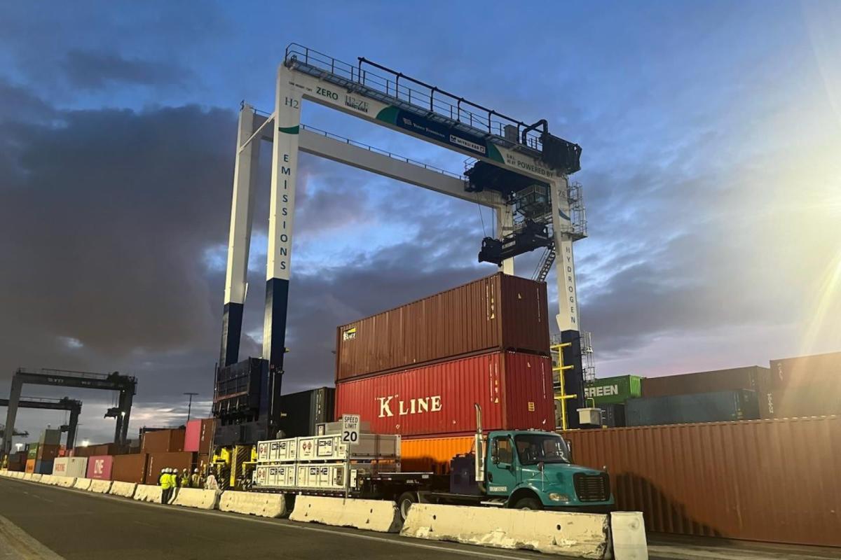 Revolutionizing Port Operations: The World's First Hydrogen-Powered Crane in Los Angeles