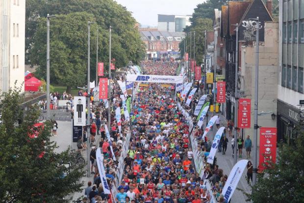 Start of the Marathon and half marathon in Above Bar Street. Credit Stuart Martin.