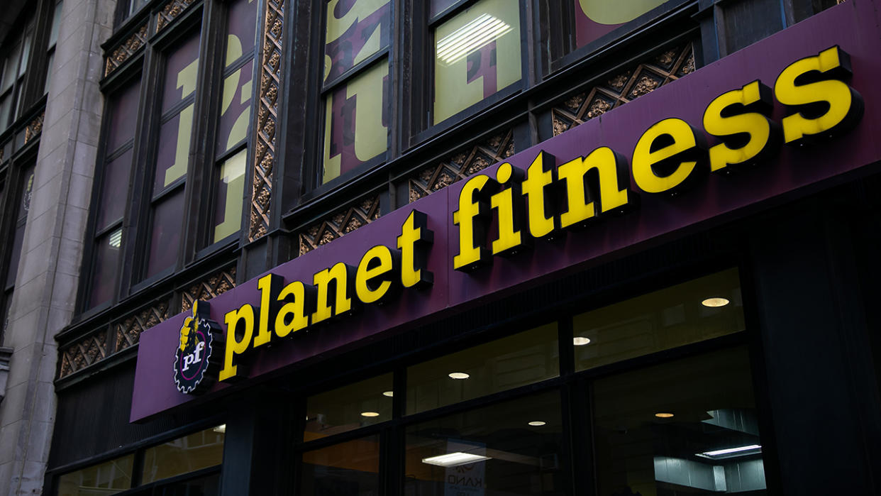 Planet Fitness sign