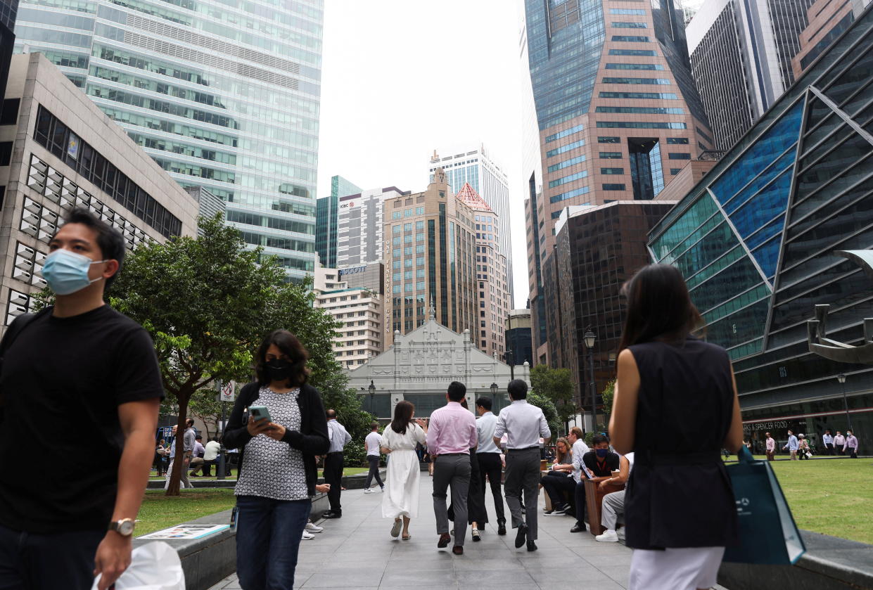 Office workers go for lunch at the central business district on the first day free of coronavirus disease (COVID-19) restrictions in Singapore, April 26, 2022. REUTERS/Edgar Su