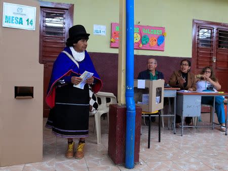 A Colombian Guambiano indigenous woman votes in a referendum on a peace deal between the government and Revolutionary Armed Forces of Colombia (FARC) rebels in Silvia, Colombia, October 2, 2016. REUTERS/Jaime Saldarriaga