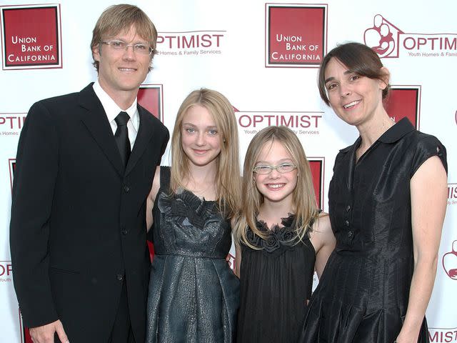 <p>Alberto E. Rodriguez/Getty</p> (Left-right:) Steven Fanning, Dakota Fanning, Elle Fanning and Heather Joy Arrington in 2008