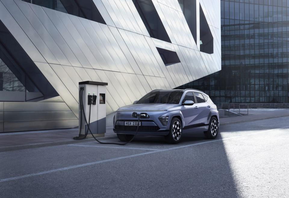 <p>Charging doesn't measure up to the Ioniq 5's 800-volt architecture, but fast-charging is still possible.</p>