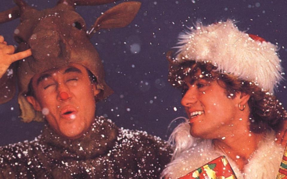 "Last Christmas" von Wham! stand bei den Deutschen auch 2022 wieder hoch im Kurs, aber auch sonst wurde so viel Weihnachtsmusik gehört wie nie zuvor, wie aus einer aktuellen Charts-Analyse hervorgeht. (Bild: Sony Music)