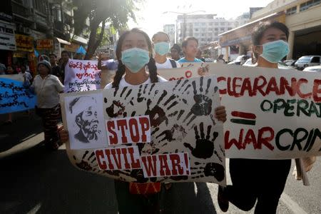 Students take part in a rally demanding peace at the war-torn Kachin State in Yangon, Myanmar May 6, 2018. REUTERS/Ann Wang - RC1DD1CA9ED0