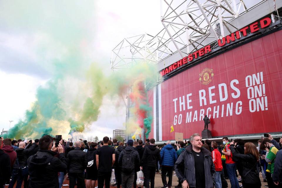 Wegen Protesten: ManUnited errichtet Schutzzaun