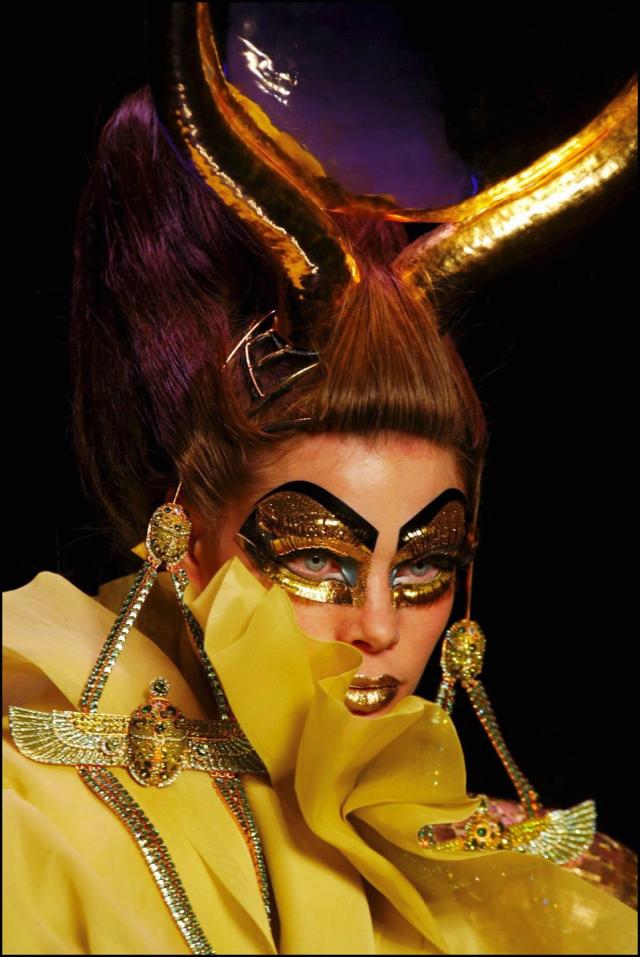 Louis Vuitton Cruise 2019 - Pat McGrath's Flaming Make-Up