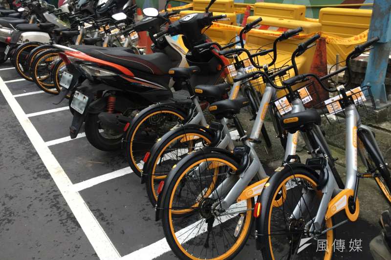 共享單車oBike占用機車格惹民怨。（杜兆倫攝）