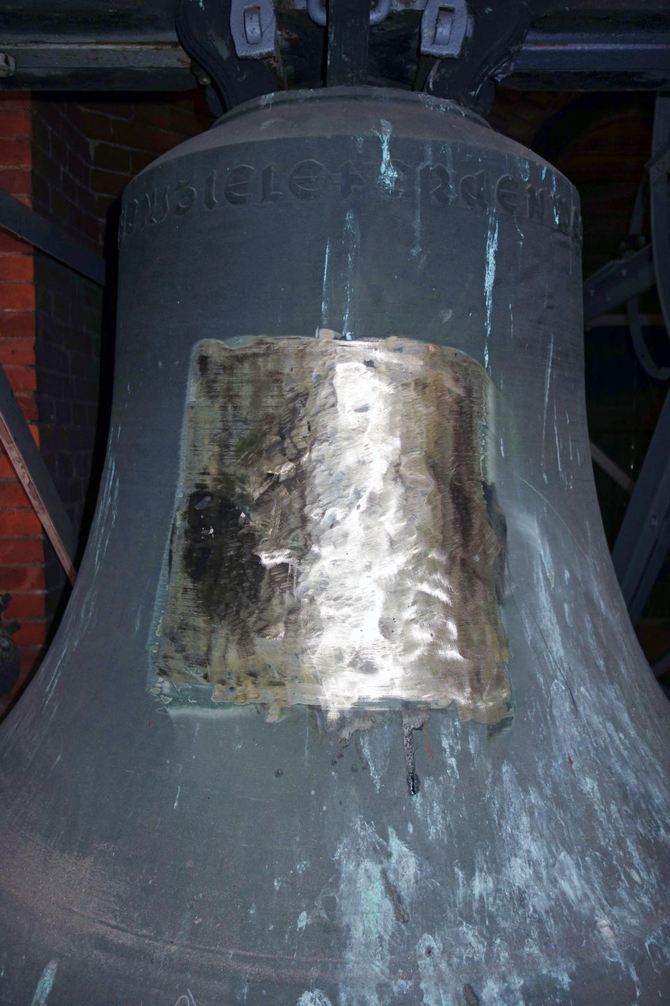 Nach monatelanger Diskussion um die Glocke haben Unbekannte Tatsachen geschaffen (Bild: Martin Lechler/Landeskirche Hannover/dpa)