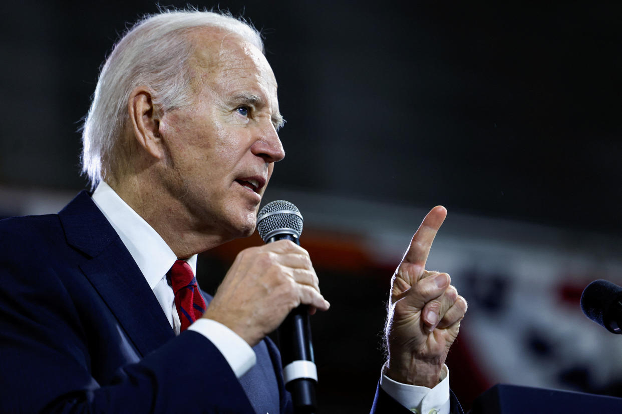 U.S. President Joe Biden delivers an economic speech at SteamFitters UA Local 602 in Springfield, Virginia, U.S., January 26, 2023. REUTERS/Evelyn Hockstein