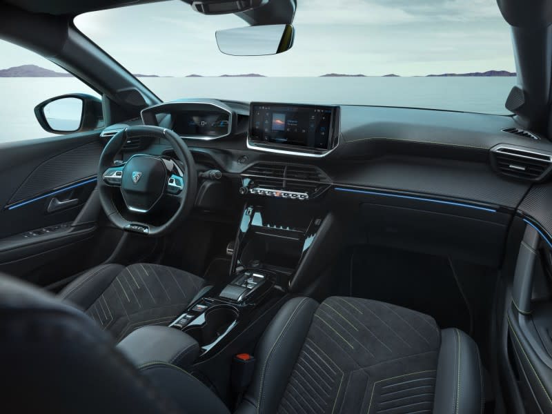 車內換上更科技化的螢幕風格，當然也有最先進的輔助駕駛系統。