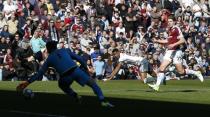 Britain Football Soccer - Burnley v Manchester United - Premier League - Turf Moor - 23/4/17 Burnley's Tom Heaton saves from Manchester United's Marcus Rashford Reuters / Andrew Yates Livepic