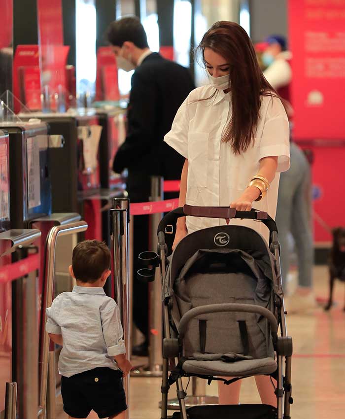 Adara Molinero y su hijo Martín