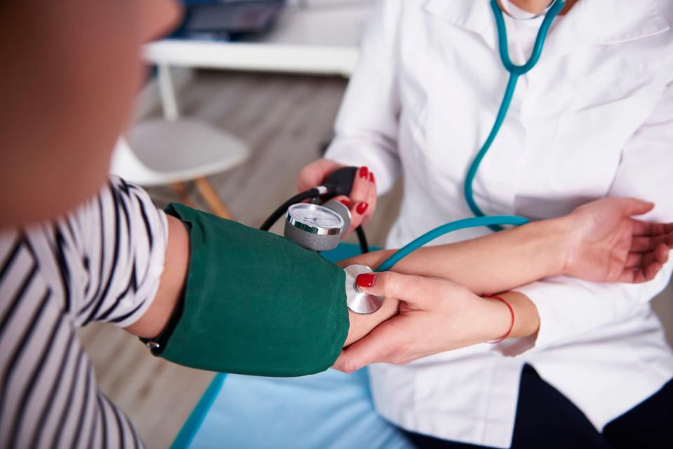 Aufgaben wie Blutdruck messen, Blut abnehmen oder das Impfen übernehmen oft Medizinische Fachangestellte. (Bild: Getty Images)