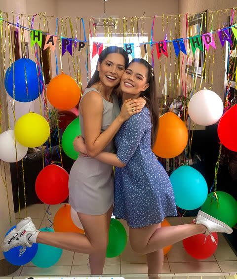 <p>Su hermana menor también es preciosa y tienen un gran parecido. "Felices 24 a mi compañera de vida @marianamezacarmona, ¡te adoro! #familia", escribió junto a esta foto con su hermana <strong>Mariana Meza Carmona</strong>. </p>