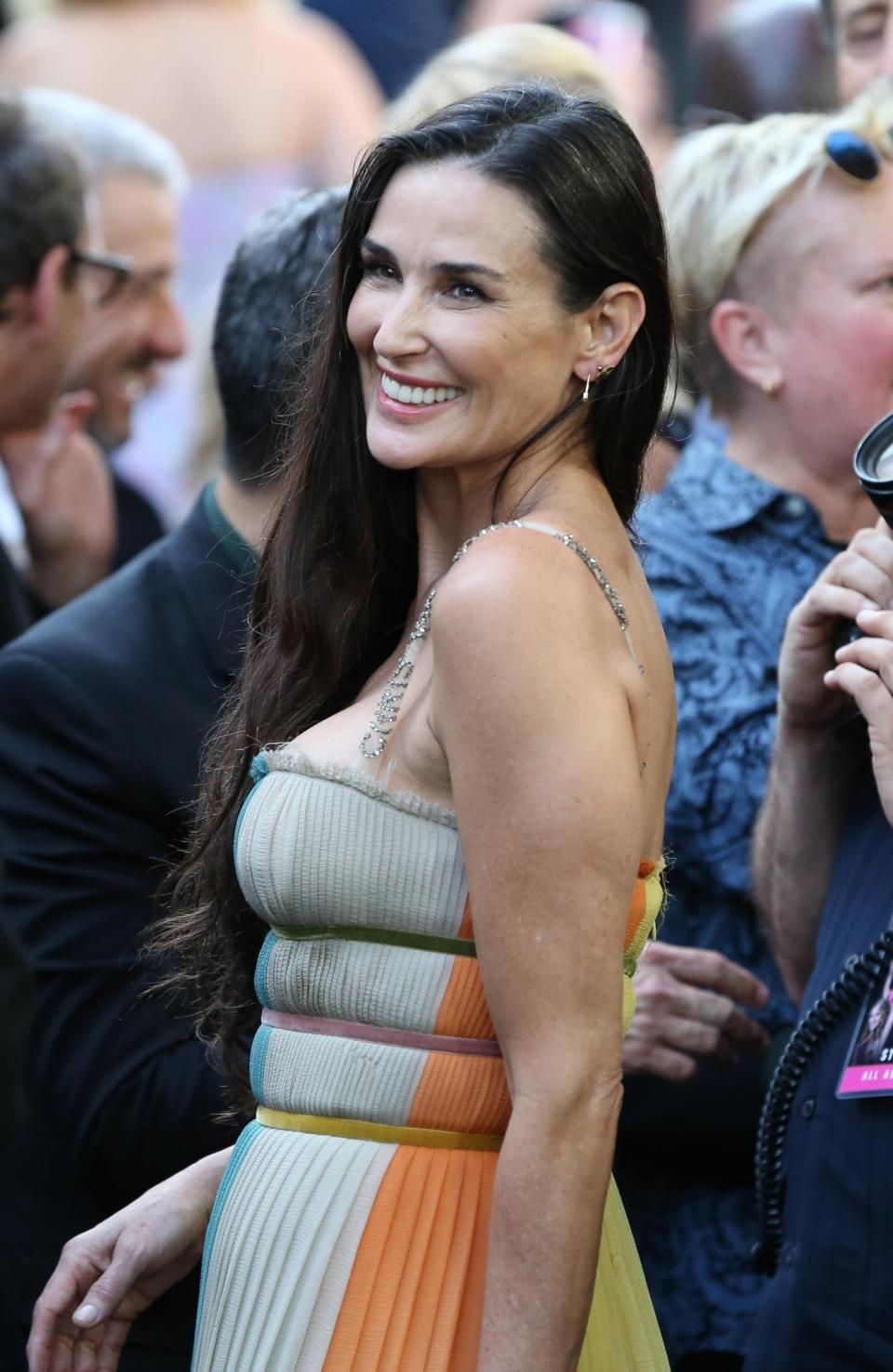 El mejor look de Demi Moore, un arcoiris de Dior