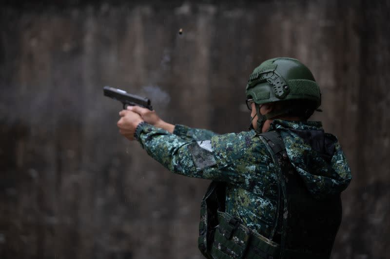 ▲新式教召後備軍人45手槍射擊訓練。(圖／陸軍八軍團提供)