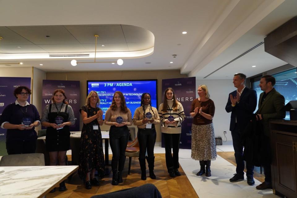 The five winners of the TechGirl 2022 competition pose with their trophies (Hottopics.ht)