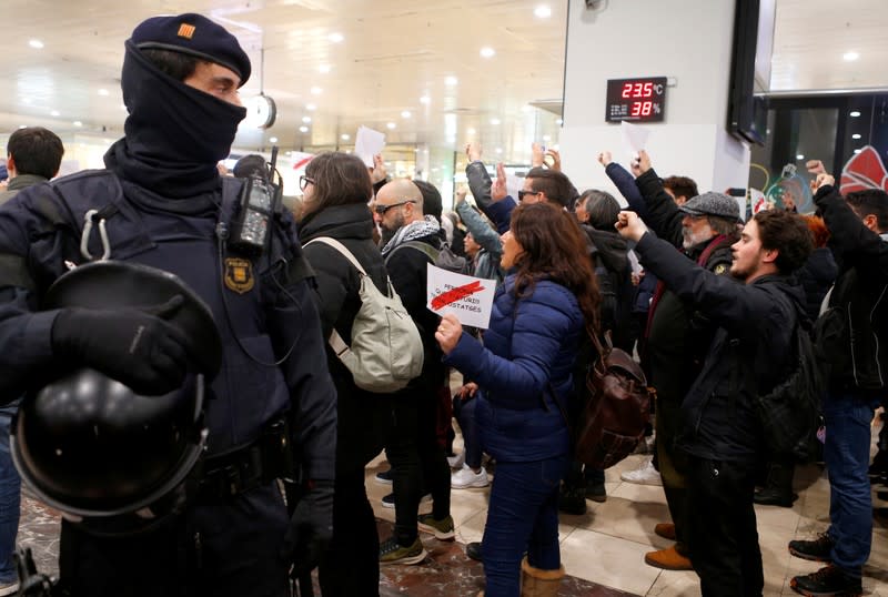 Catalan separatists protest in Barcelona