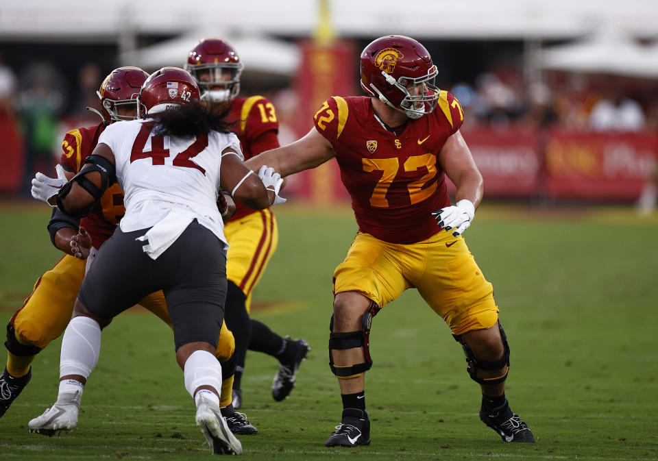 LOS ANGELES, CALIFORNIA – OCTOBER 08: Andrew Vorhees #72 of the USC Trojans in the second quarter at United Airlines Field at the Los Angeles Memorial Coliseum on October 08, 2022 in Los Angeles, California. (Photo by Ronald Martinez/Getty Images)