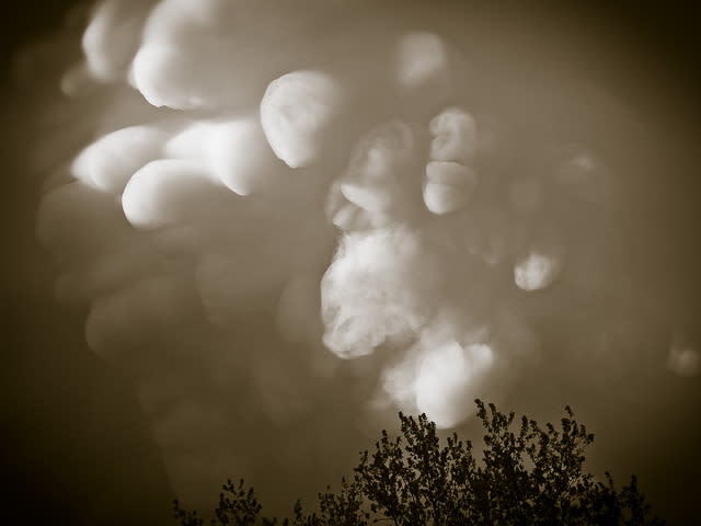 <a href="http://www.flickr.com/photos/mcali/5829840337/" rel="nofollow noopener" target="_blank" data-ylk="slk:Mammatus Clouds | Brooklyn Park, MN;elm:context_link;itc:0;sec:content-canvas" class="link ">Mammatus Clouds | Brooklyn Park, MN</a>. This photo was taken on May 10, 2011 using a Canon PowerShot G11.