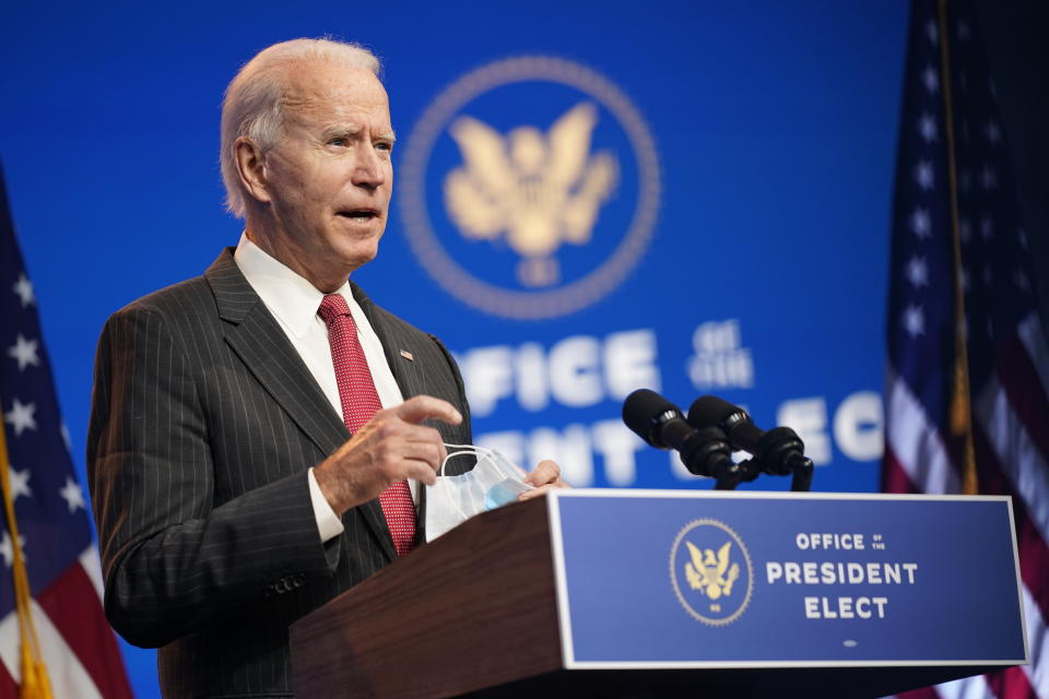 El presidente electo de EEUU, Joe Biden, habla en teatro The Queen en Wilmington, Delaware, el 19 de noviembre de 2020. (AP Foto/Andrew Harnik, File)