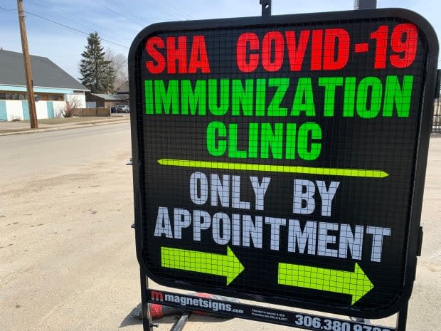 A sign directs people to the Saskatoon COVID-19 vaccine clinic at Prairieland Park. (Guy Quenneville/CBC - image credit)