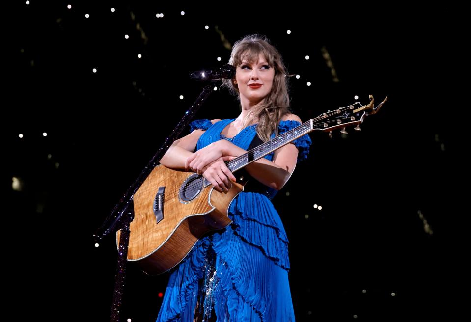 INGLEWOOD, CALIFORNIA - AUGUST 09: EDITORIAL USE ONLY. Taylor Swift performs onstage during 