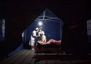 <p>Medical personnel treat an injured man at the People’s Hospital in Jiuzhaigou county in southwestern China’s Sichuan province, Wednesday, Aug. 9, 2017. (Photo: Liu Kun/Xinhua via AP) </p>