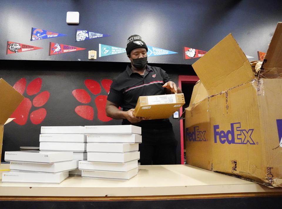 Jan 11, 2022; Phoenix, Arizona, USA; Arizona Cardinals offensive lineman Kelvin Beachum and the Cardinals donated 40-plus Microsoft computers to middle school students at the C.O. Greenfield School. Beachum is the Cardinals' nominee for the Walter Payton Man of the Year Award. Mandatory Credit: Rob Schumacher-Arizona Republic