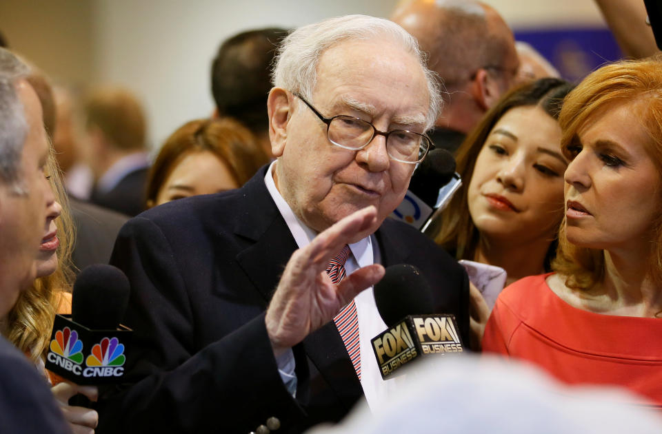 Berkshire Hathaway CEO Warren Buffett talks with a reporter before the Berkshire Hathaway annual meeting in Omaha, Nebraska, U.S. May 6, 2017. REUTERS/Rick Wilking