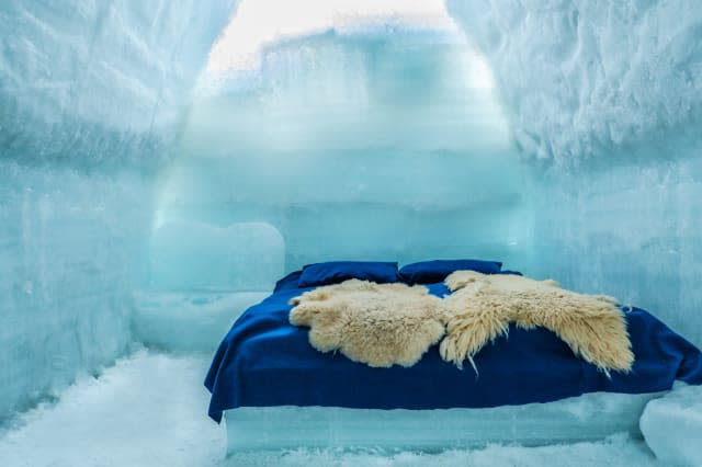 Romania, Southern Carpathians, Fagaras Mountains, room in ice hotel