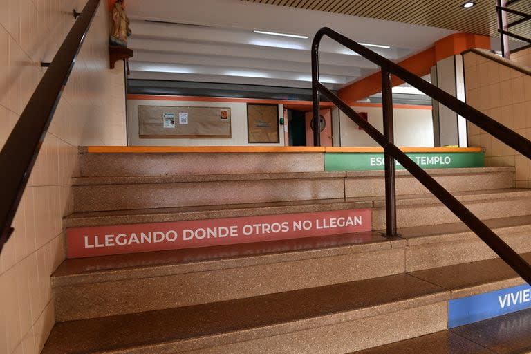 Entre las frases menesianas que se leen en el Colegio Cardenal Copello aparece esta, 