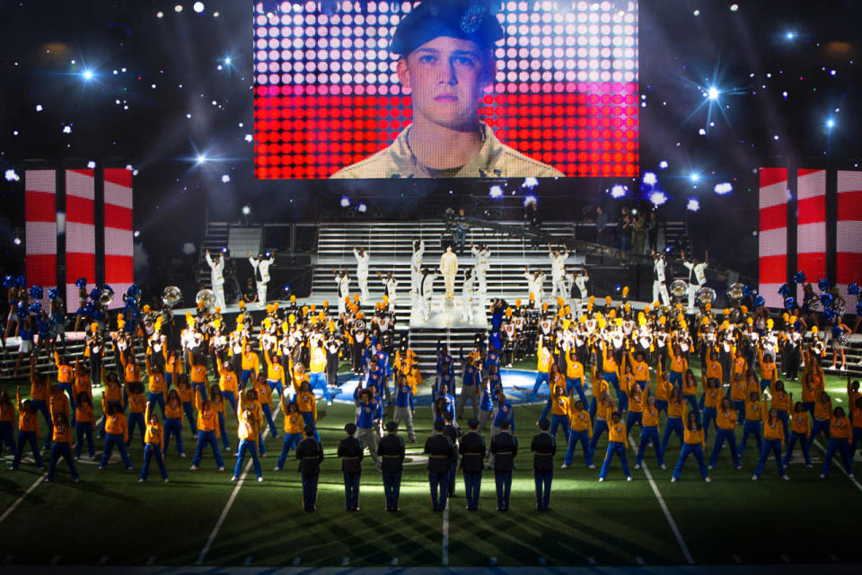 BILLY LYNN´S LONG HALFTIME WALK