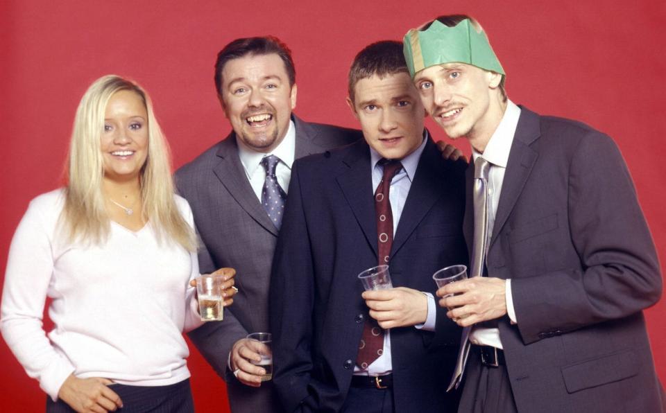 Mould-breaking: The Office (2003), starring Lucy Davis, Ricky Gervais, Martin Freeman and Mackenzie Crook - Television Stills 