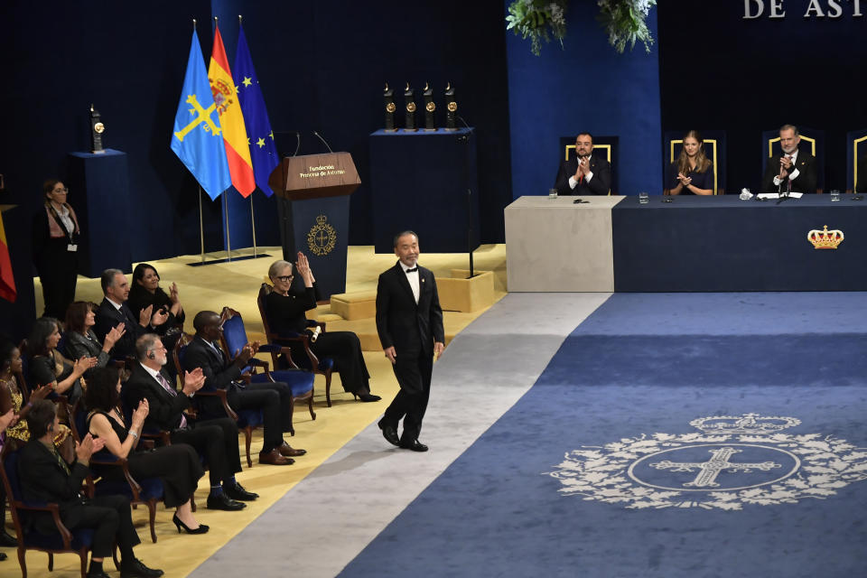 Japanese author Haruki Murakami, centre, is applauded by Actress Meryl Streep and others before receiving the Princess of Asturias Award for Literature during the awards ceremony in Oviedo, northern Spain, Friday, Oct. 20, 2023. The awards, named after the heir to the Spanish throne, are among the most important in the Spanish-speaking world. (AP Photo/Alvaro Barrientos)