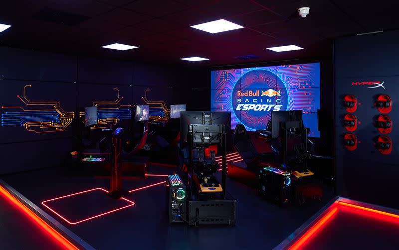 HyperX正式進駐Red Bull賽車電競戰隊的練習、比賽空間。（圖／HyperX提供）